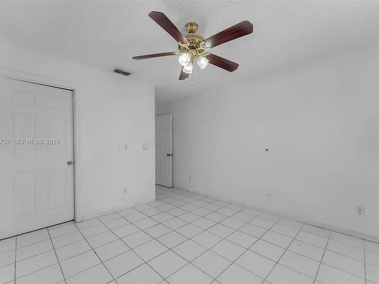 768 SW 9th St — Photo 11