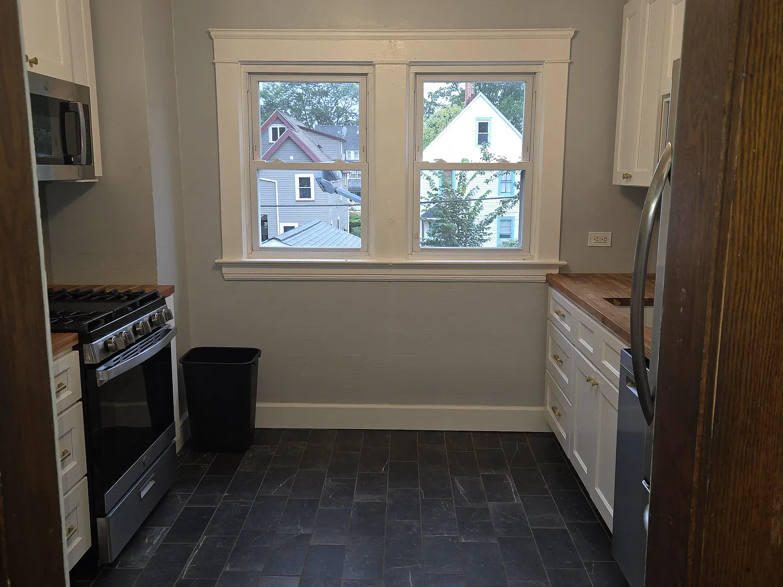 2 bed, 950 sqft, $1,400 — Photo 3