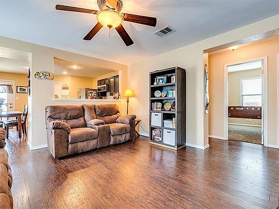 4th image of 215 Karrie Dr