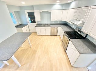 30 Gilbert St, South Burlington, VT 05403