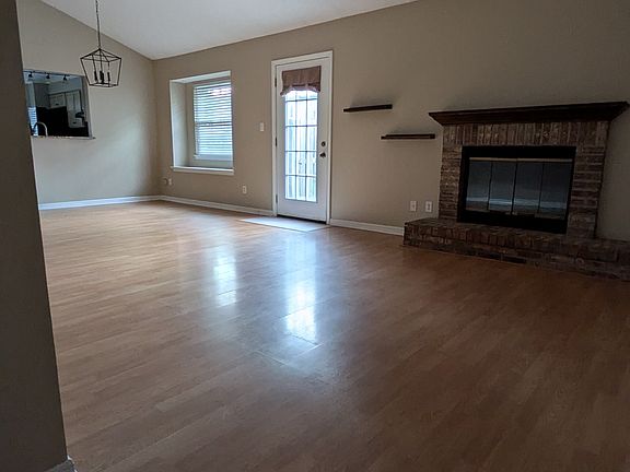 3rd image of 507 Woodland Park Cir