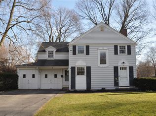 26 Pickford Dr, Rochester, NY 14618