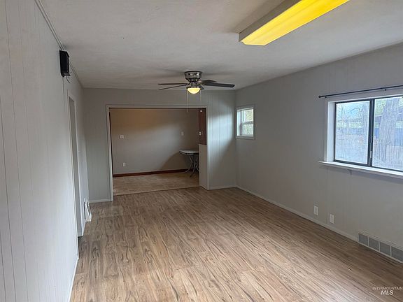 2nd image of 519 E Avenue F