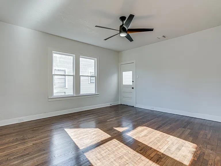 2035 W Summit Ave — Photo 31