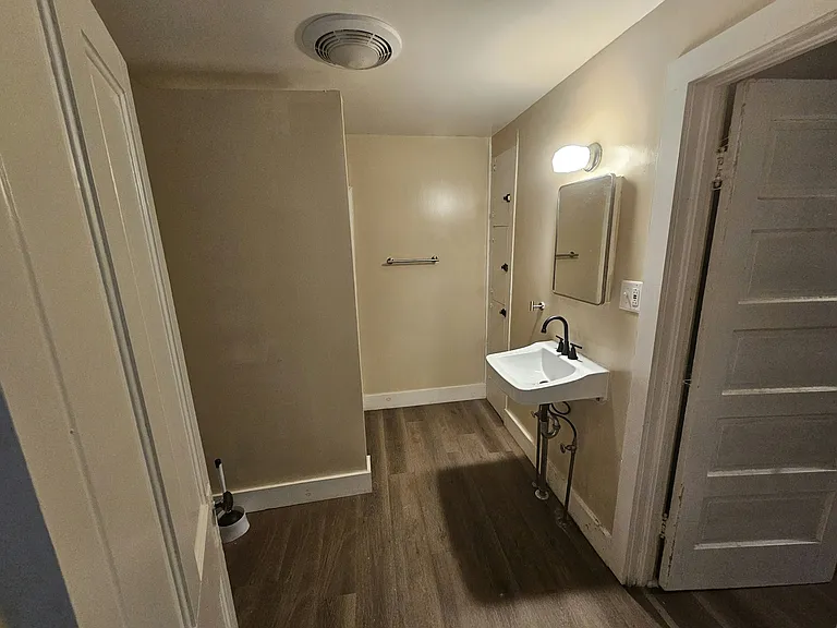 195 Mohawk St #1 — Photo 9