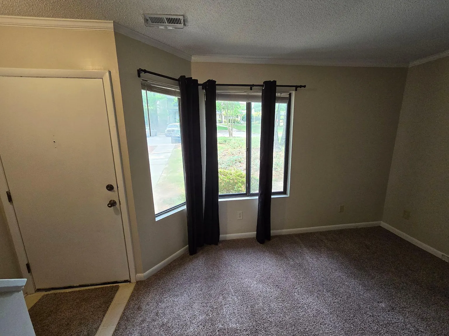 2 bed, 1.5 bath, 1066 sqft, $1,585 — Photo 4