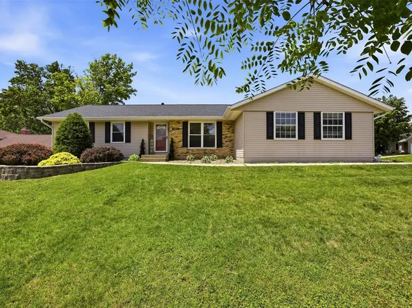7417 Parkwood Ln NE, Cedar Rapids, IA 52402