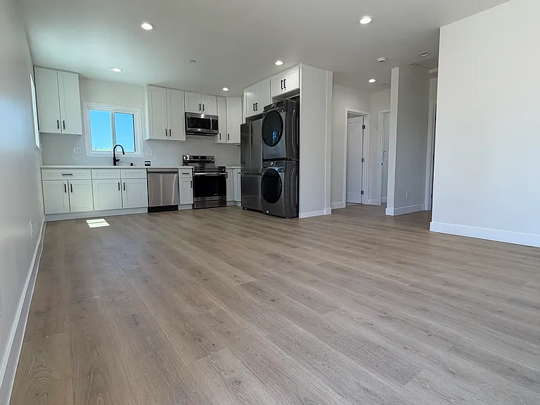 6154 1/2 Colbath Ave #6154-1/2 — Photo 6