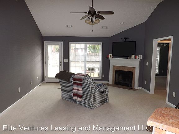 3rd image of 67 Lincolnshire Ln