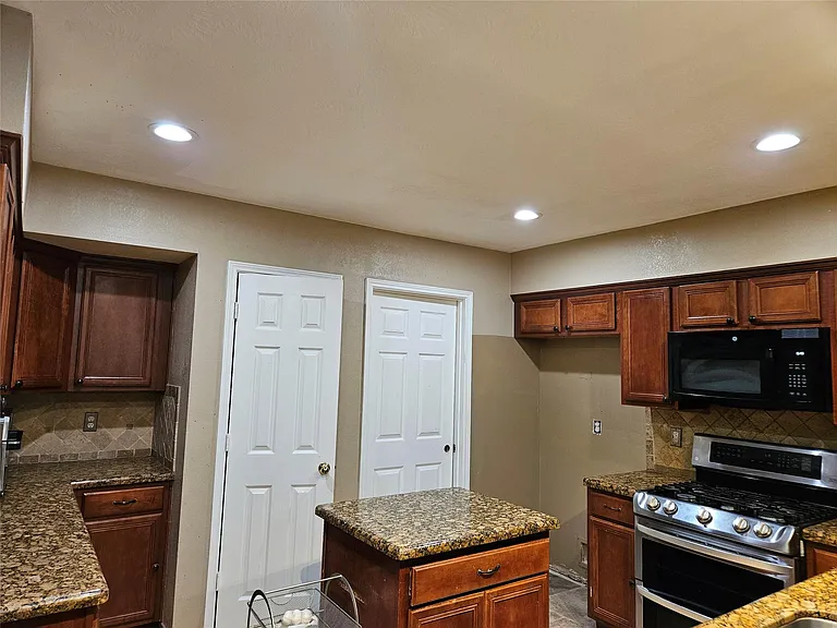 8807 Vista Springs Dr — Photo 5