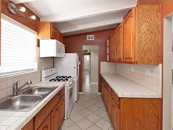 5th image of 8421 Flallon Ave