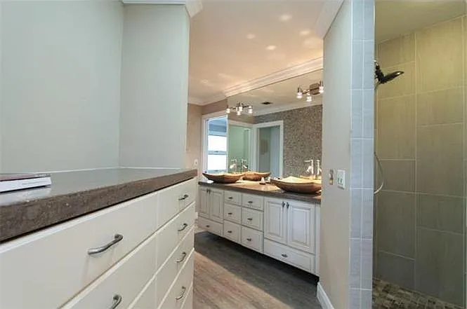 420 Sharwood Dr — Photo 4