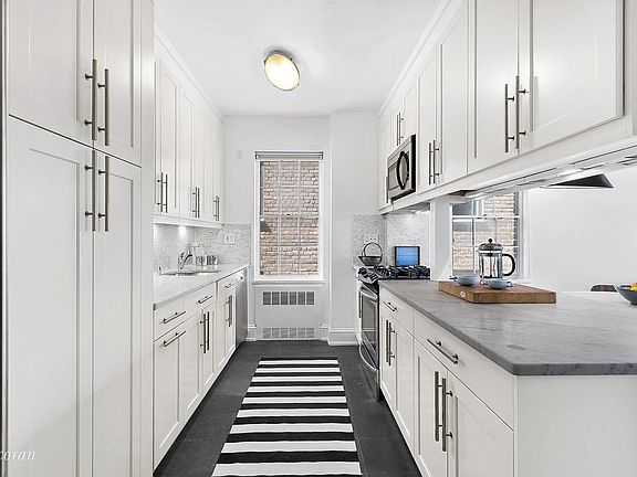 5th image of 2 Horatio St APT 10R