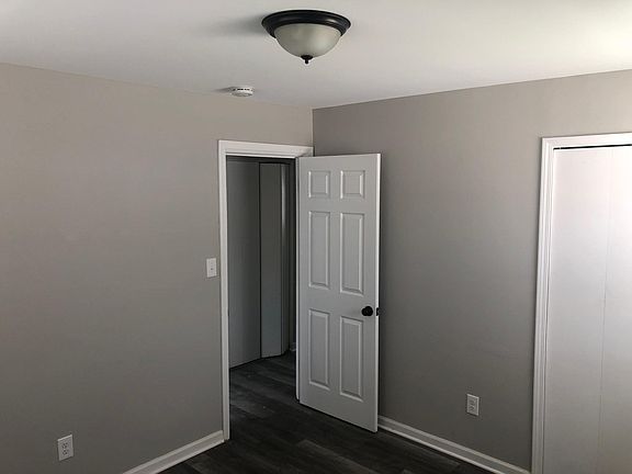 3rd image of 3221 Benjamin Ave #40