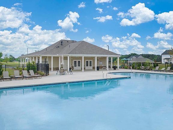 5th image of 390 Abbott Road