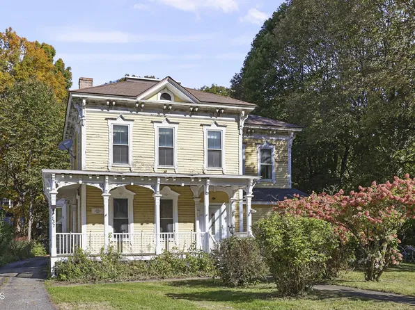 137 W Main St, North Adams, MA 01247