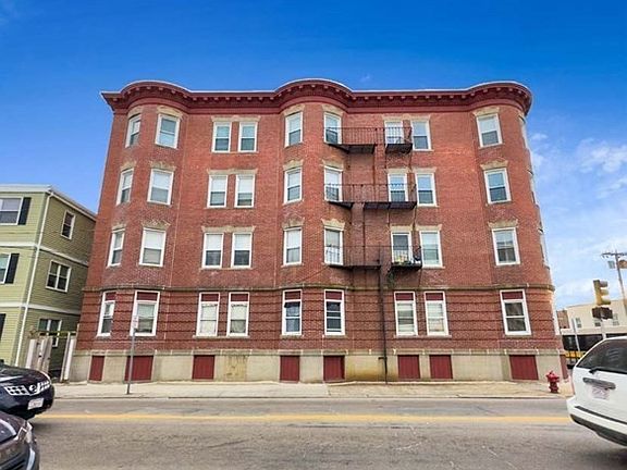 4th image of 526 Western Ave