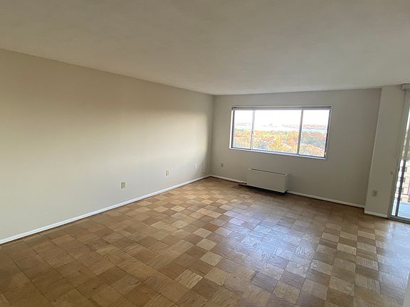 5th image of 2059 Huntington Ave APT 1103