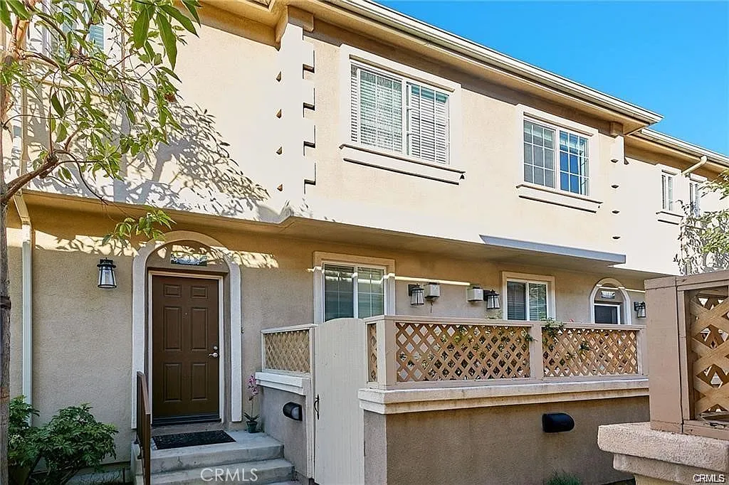 3 bed, 1456 sqft, $3,450 — Photo 1