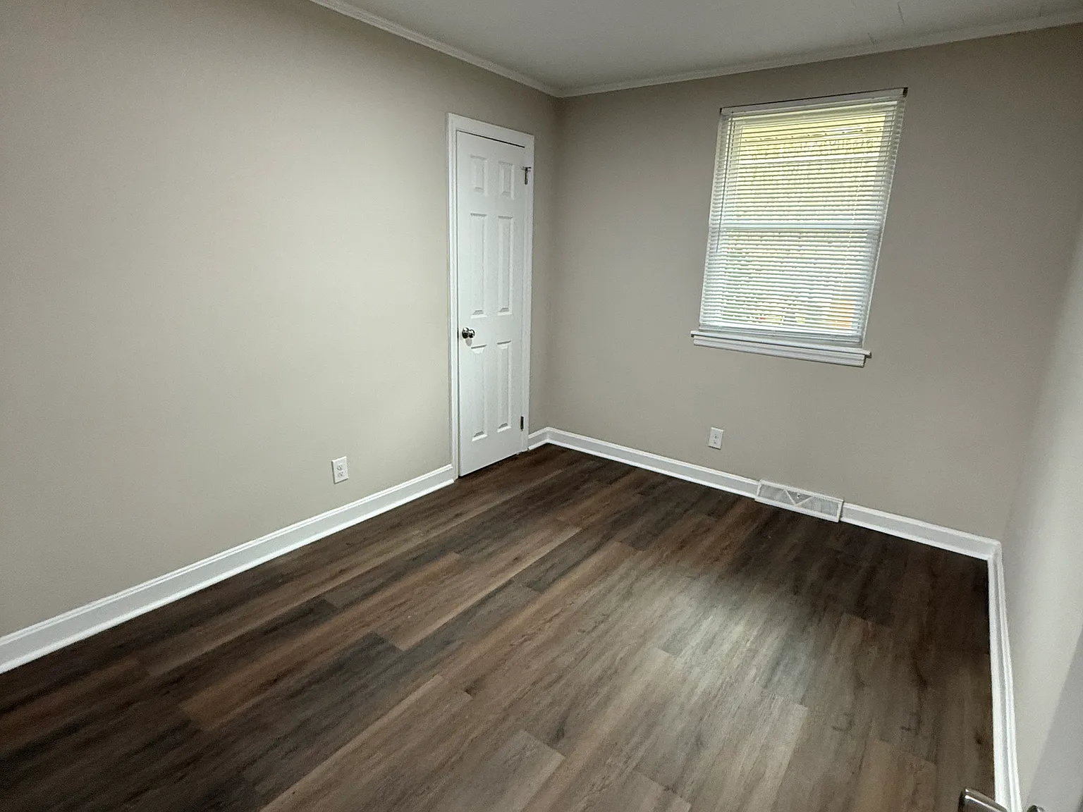 3 bed, 1000 sqft, $1,600 — Photo 4