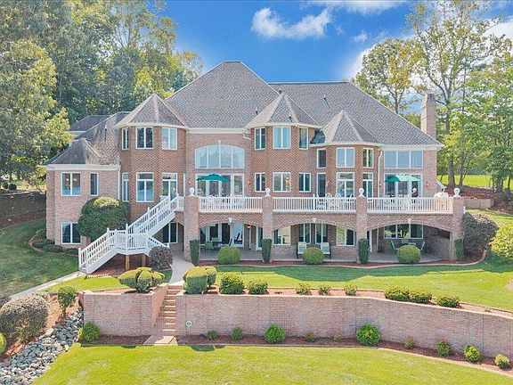 2nd image of 500 Oak Point Dr