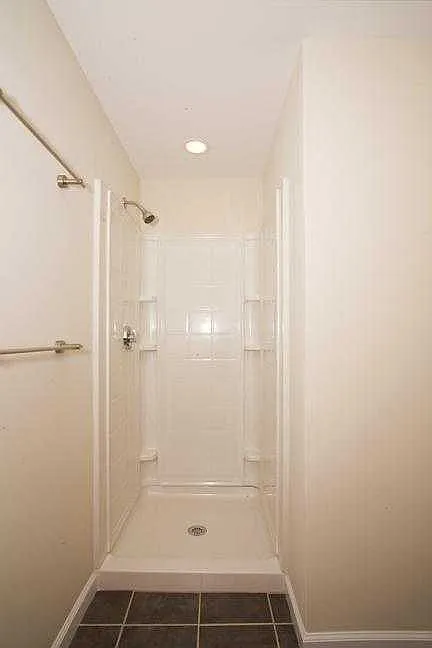 4 bed, $6,000 — Photo 3