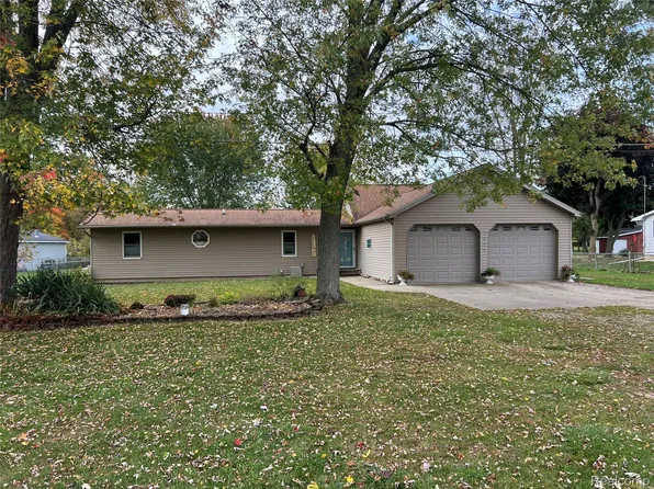 2090 Vandekarr Rd, Owosso, MI 48867