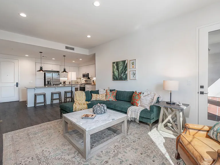 Mission View Residences — Photo 43