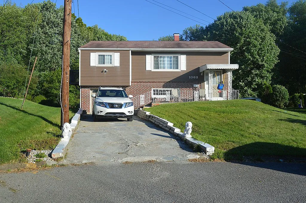 1063 Coral Cir photo 1
