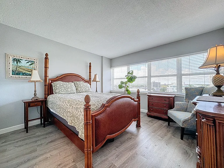 3250 NE 28th St #707 — Photo 15