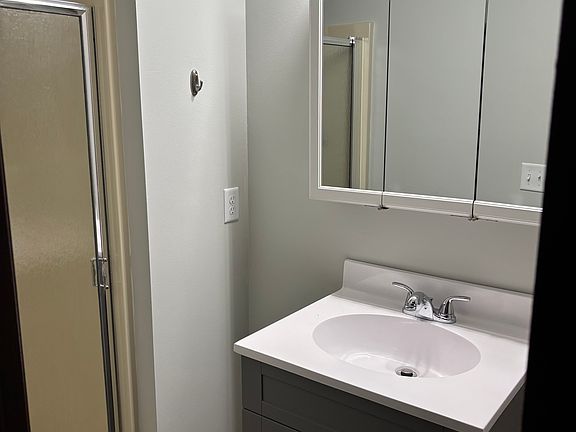 5th image of 425 W Schleier St #5