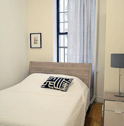 2nd image of 162 E 82nd St APT 1D
