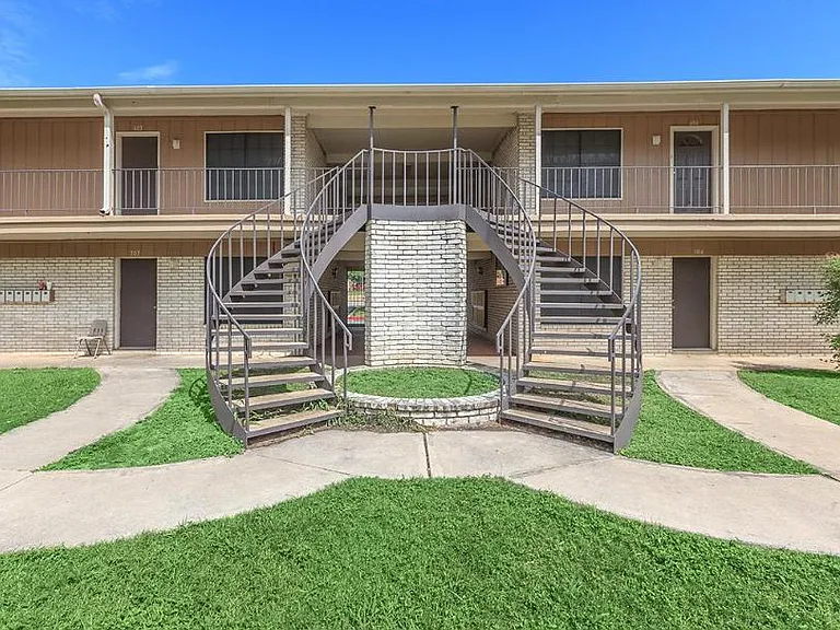 5909 Royalgate Dr — Photo 8