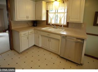 1738 Chatsworth St N, Roseville, MN 55113