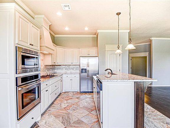 3rd image of 8305 NW 140th St