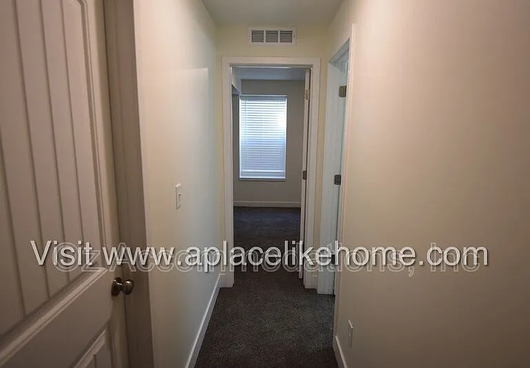 4008 NW 95th Ter — Photo 32