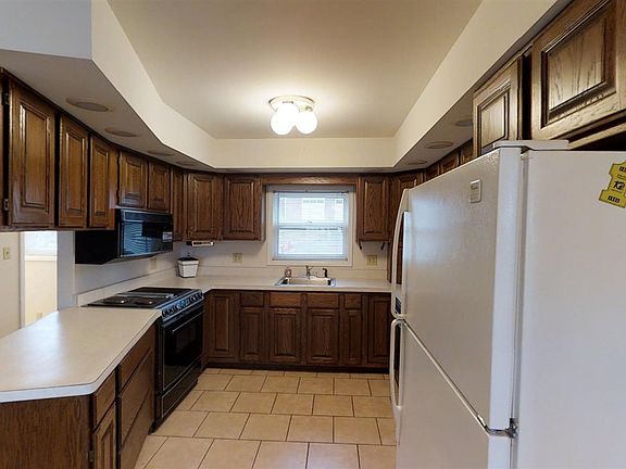2nd image of 290 Maiden Ln