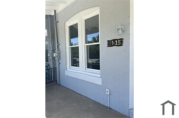 Building Photo - 2615 Roberts Ave
