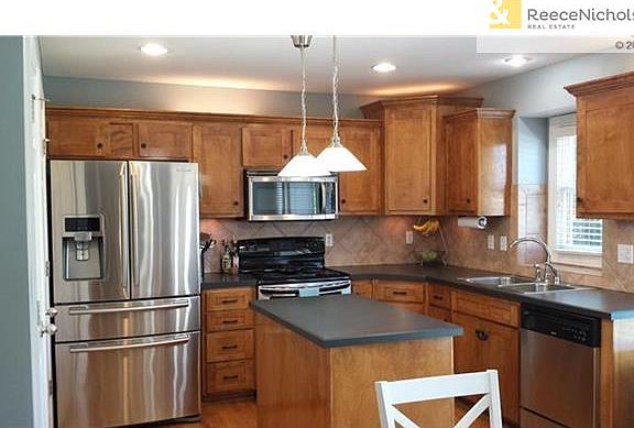 Look at all the cabinets in this kitchen, and there's a large pantry closet too.