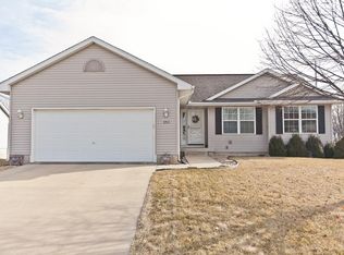 3511 Prairie Creek Rd SW, Cedar Rapids, IA 52404