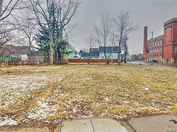 2nd image of 1385 Broadway St