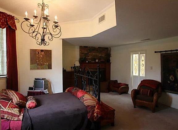 3rd image of 611 Shady Ln
