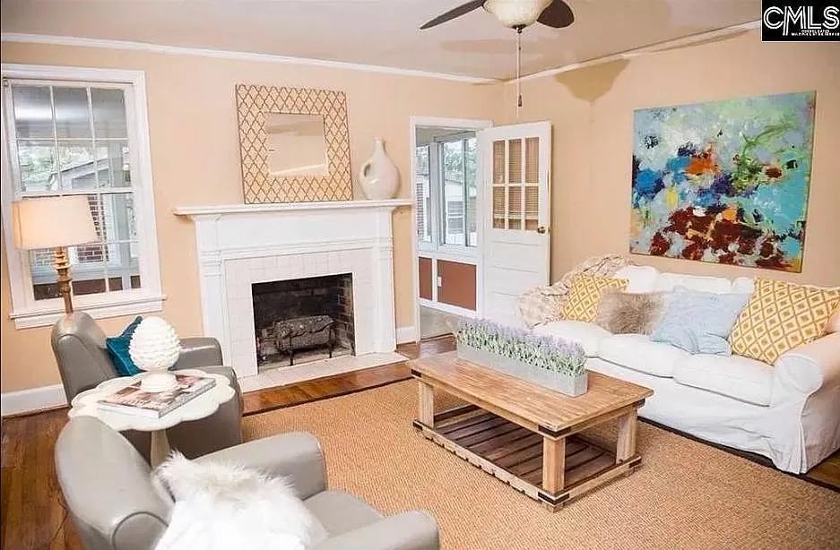 4 bed, 2.5 bath, 2100 sqft, $2,300 — Photo 2