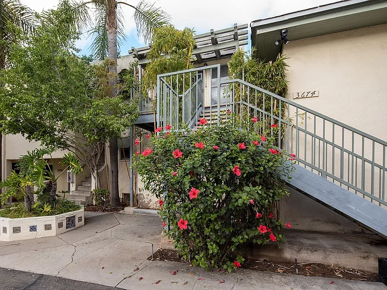 Fourth Avenue Apartments — Photo 3