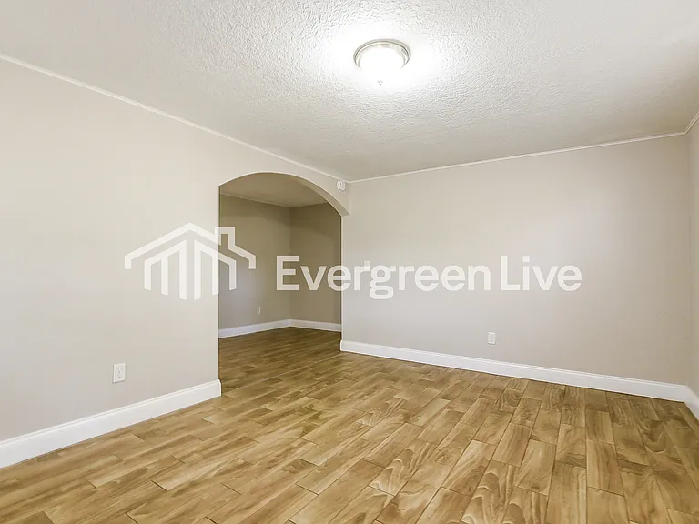 757 East Ave — Photo 2