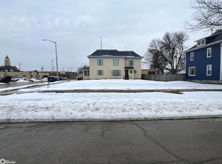 220 2nd St NW, Hampton, IA 50441