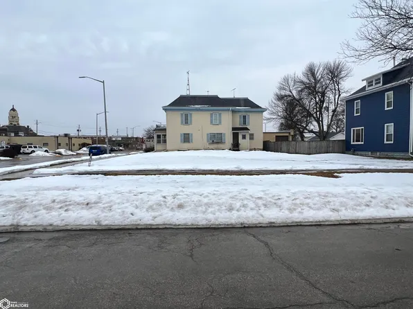 220 2nd St NW, Hampton, IA 50441