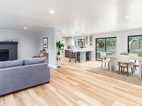 3rd image of 109 Bonnywood Way