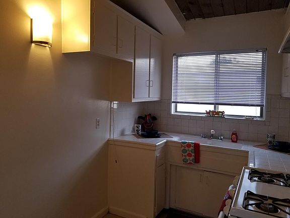3rd image of 10847 Hortense St APT 01