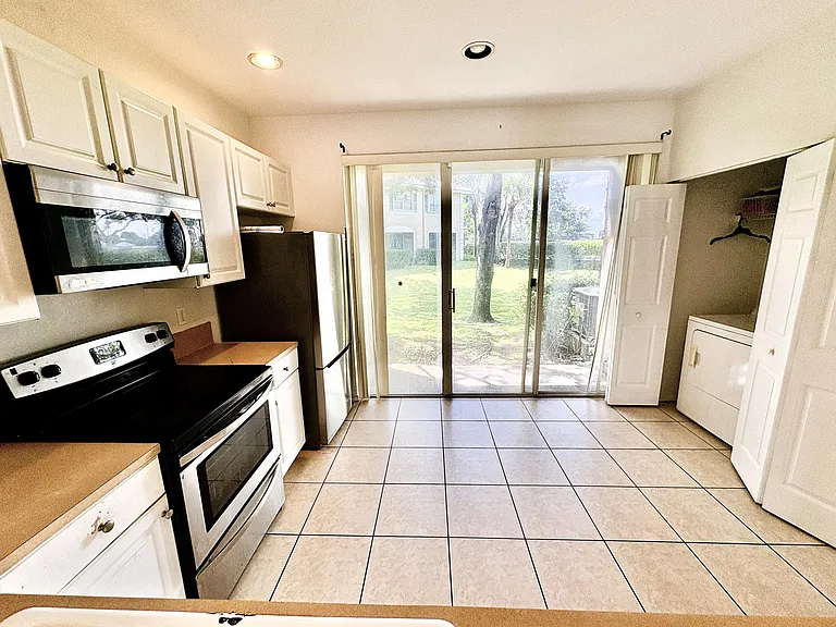 721 NW 42nd Ave — Photo 10